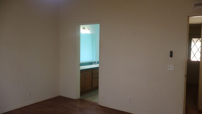 Building Photo - 6206 S Ranch Rd