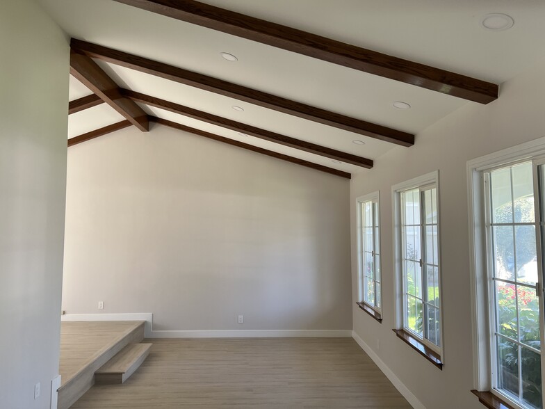 Building Photo - 322 Avenida Nogales
