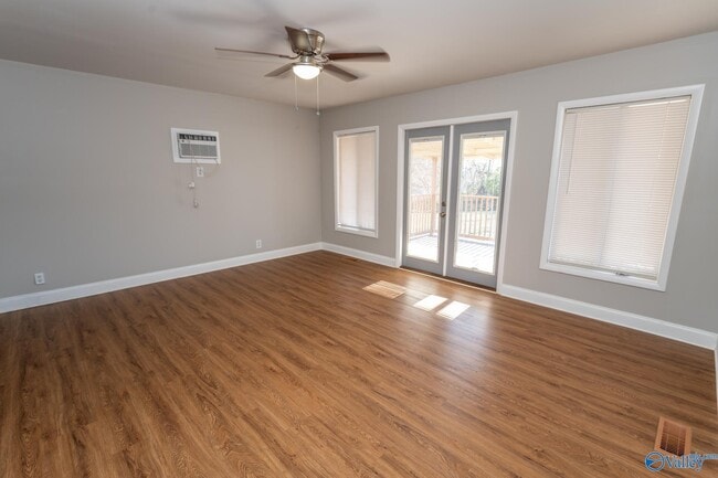 Building Photo - 2215 Fairfax St NE