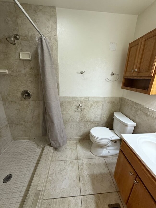 Building Photo - Beautiful 2 bedroom 2.5 bathroom with two ...