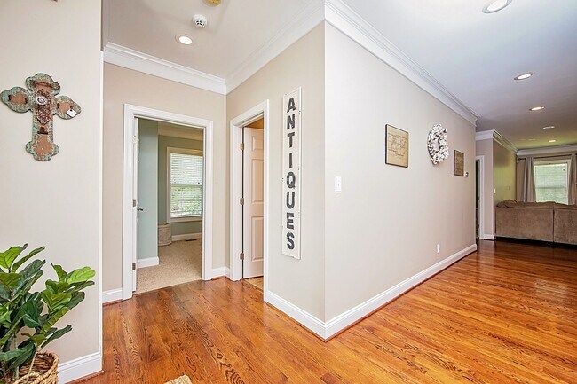 Building Photo - 331 Ridgeway Ct