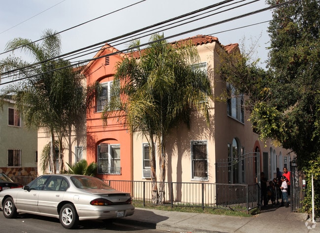 Building Photo - 1735 E 10th St