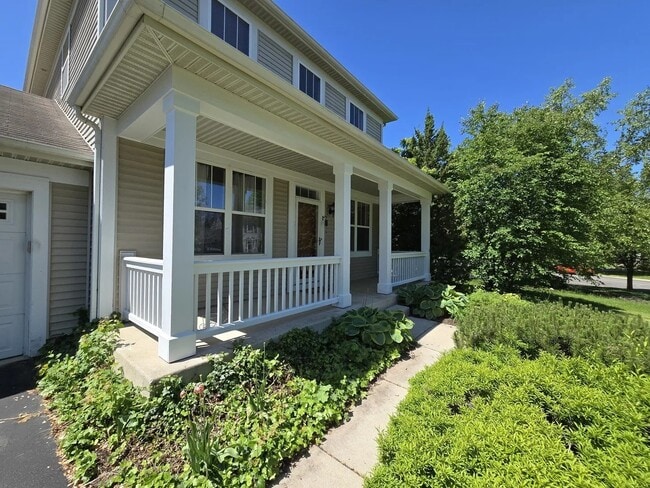 Building Photo - 211 Valley View Dr