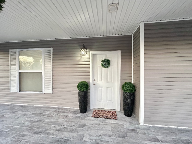 Building Photo - 404 E 18th St