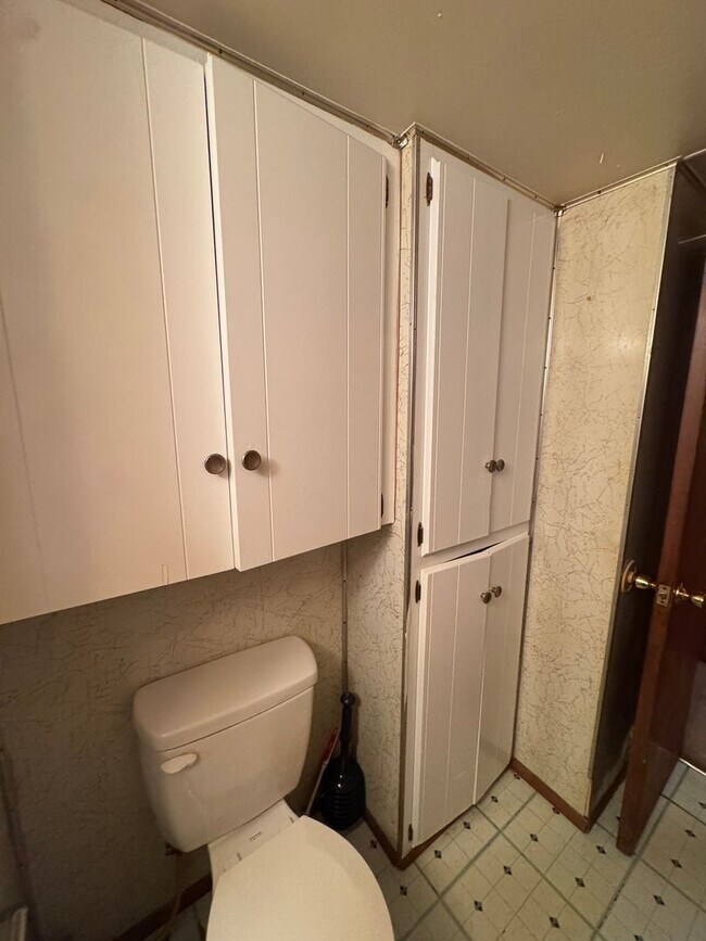 Building Photo - Home by Rotary Park!