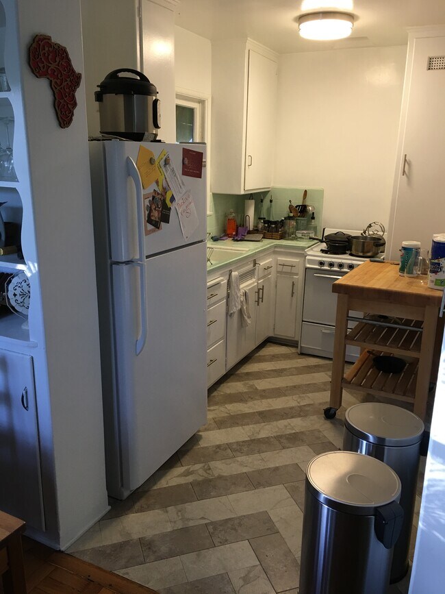 Building Photo - 1042 Pearl St