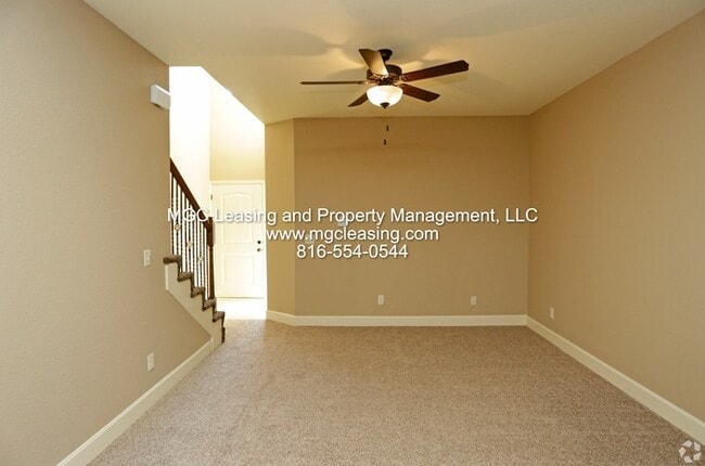 Building Photo - Main-Level Primary Suite in Eagle Creek Townhome