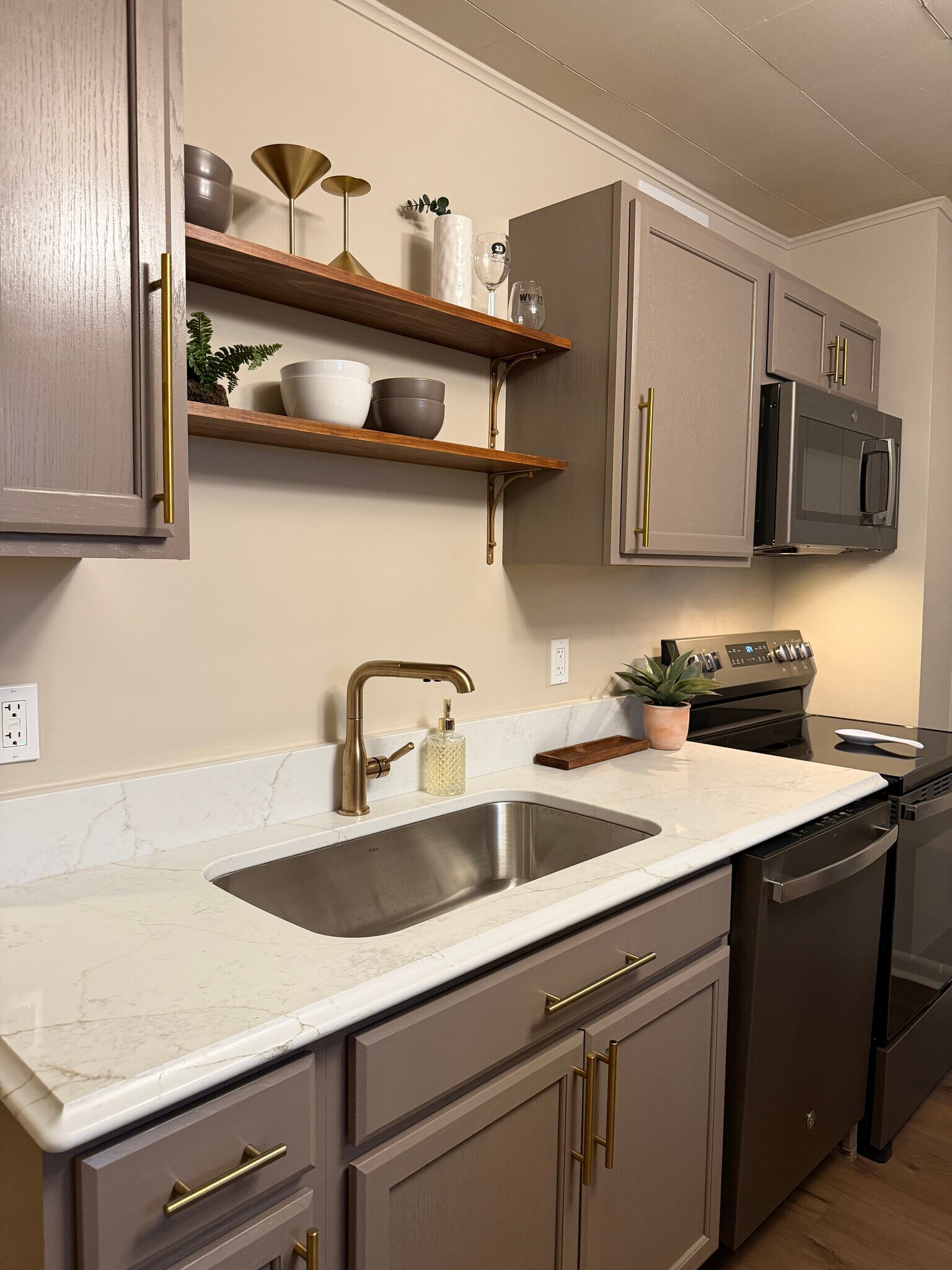 Building Photo - 1018 Mound St