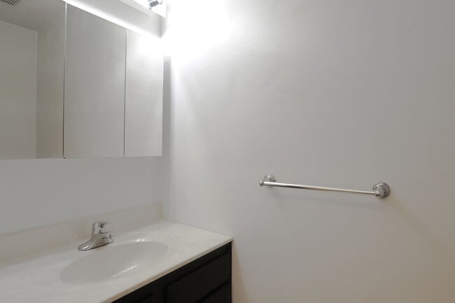 Building Photo - 2810 Sarah St