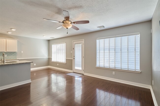 Building Photo - 39 N Walden Elms Cir