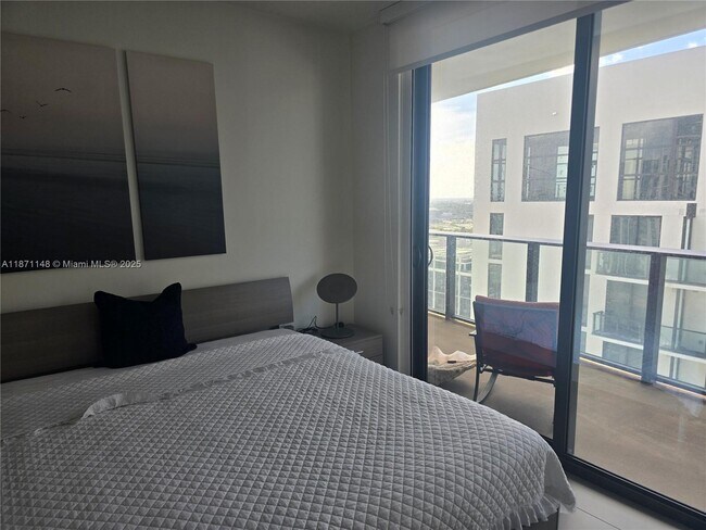 Building Photo - 1600 NE 1st Ave