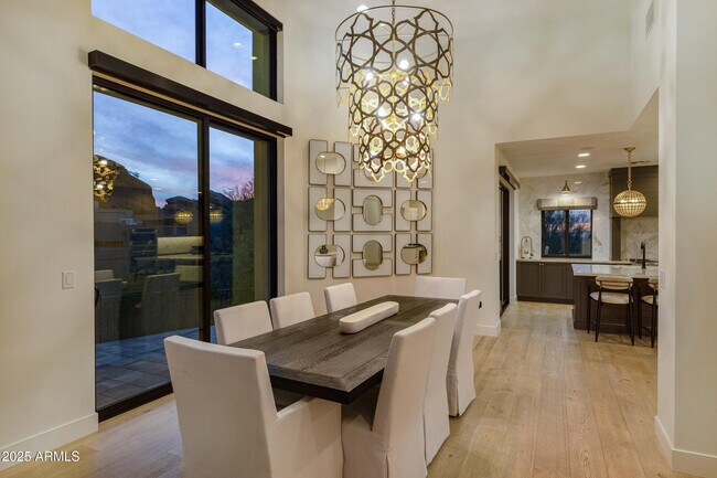 Building Photo - 5841 N Echo Canyon Cir