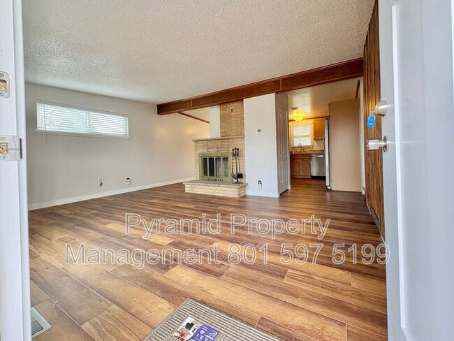 Building Photo - 3894 W Marcus Rd