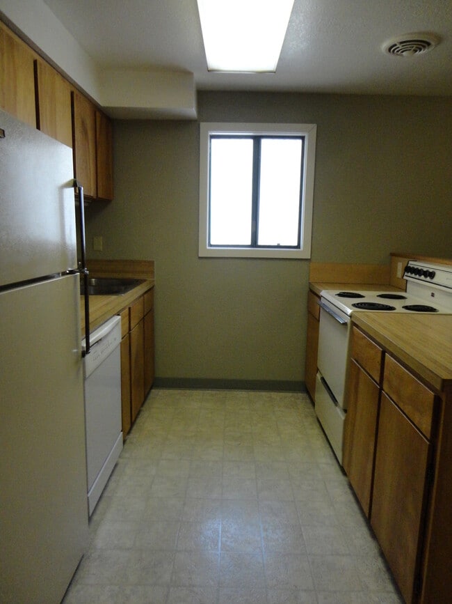 Building Photo - 228 NE Ward Ave