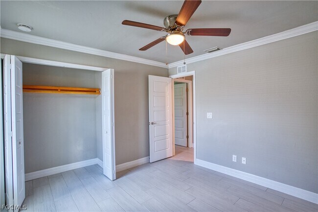 Building Photo - 911 SW 3rd Ave