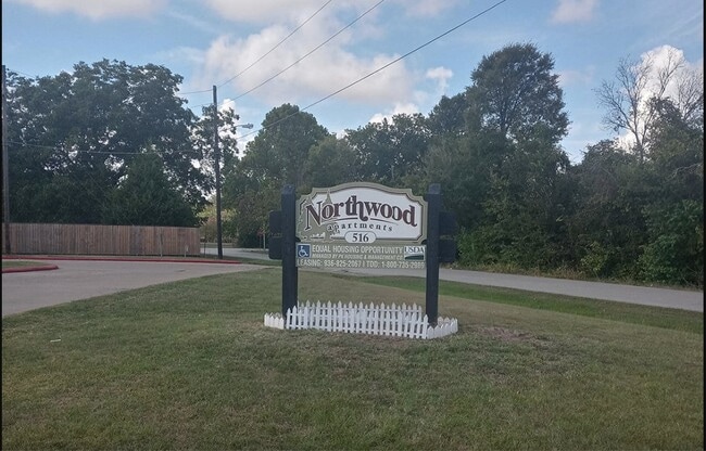 Building Photo - 516 Laredo St