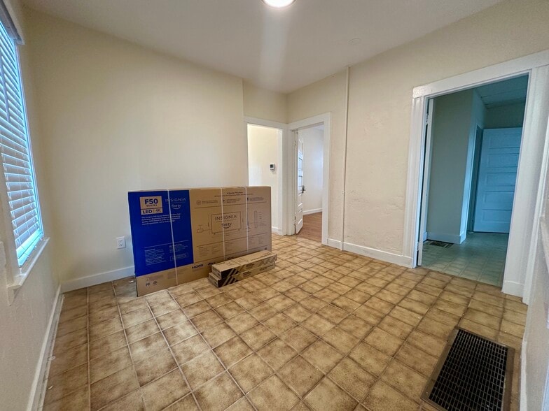 Building Photo - 18 Sawyer Ter