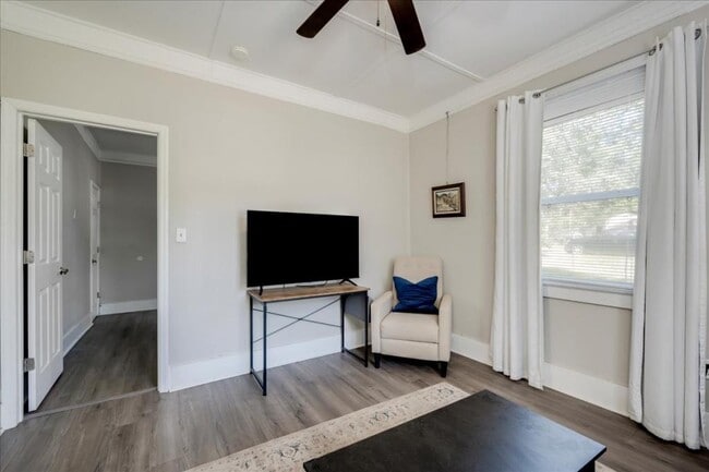 Building Photo - 2245 Bayvale Rd