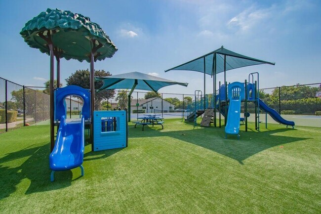 Building Photo - 7515 San Mateo Dr E