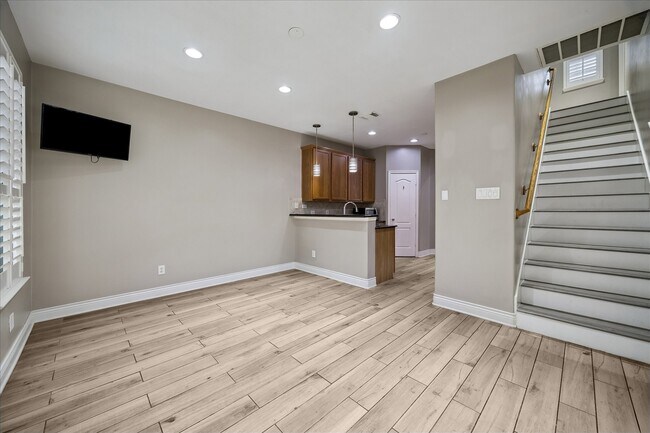 Building Photo - 7403 Hollister Ridge