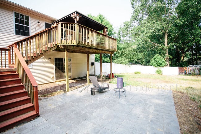 Building Photo - 712 Sage Hill Dr