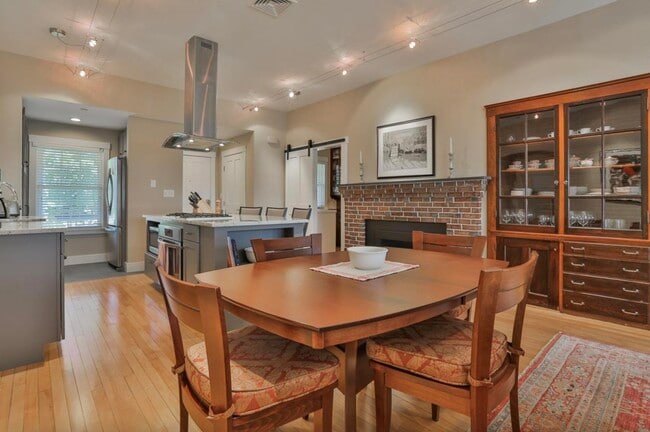 Building Photo - 26 N Main St