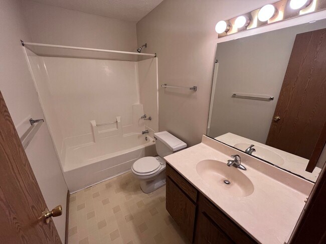 Building Photo - Sycamore Lane Apartments I