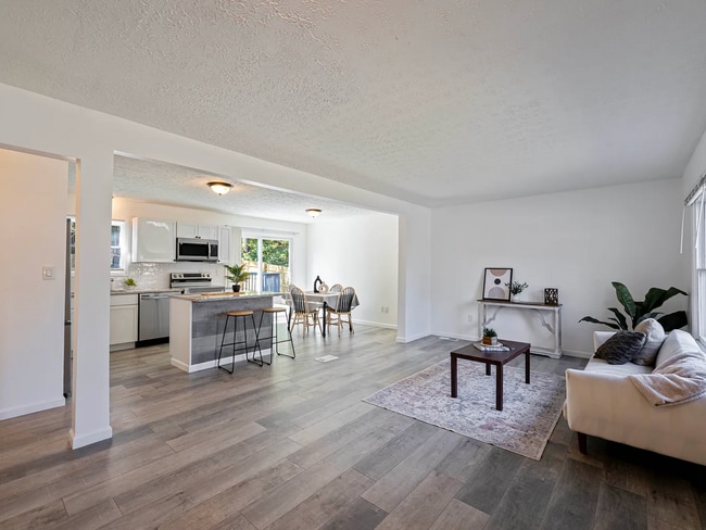 Building Photo - 2117 Drumlin Dr