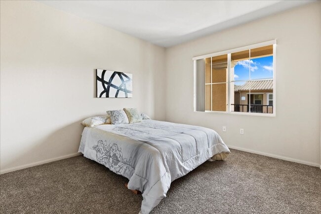 Building Photo - $3,456 - 2 Bed / 2 Bath Stunning Corner Un...