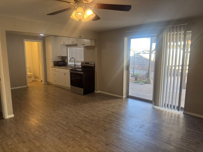 Building Photo - Amazing Home in Bloomington Hills