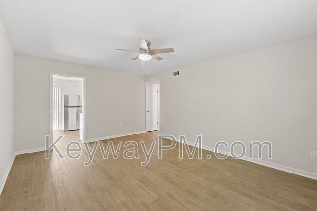 Building Photo - 1030 Carriage Dr