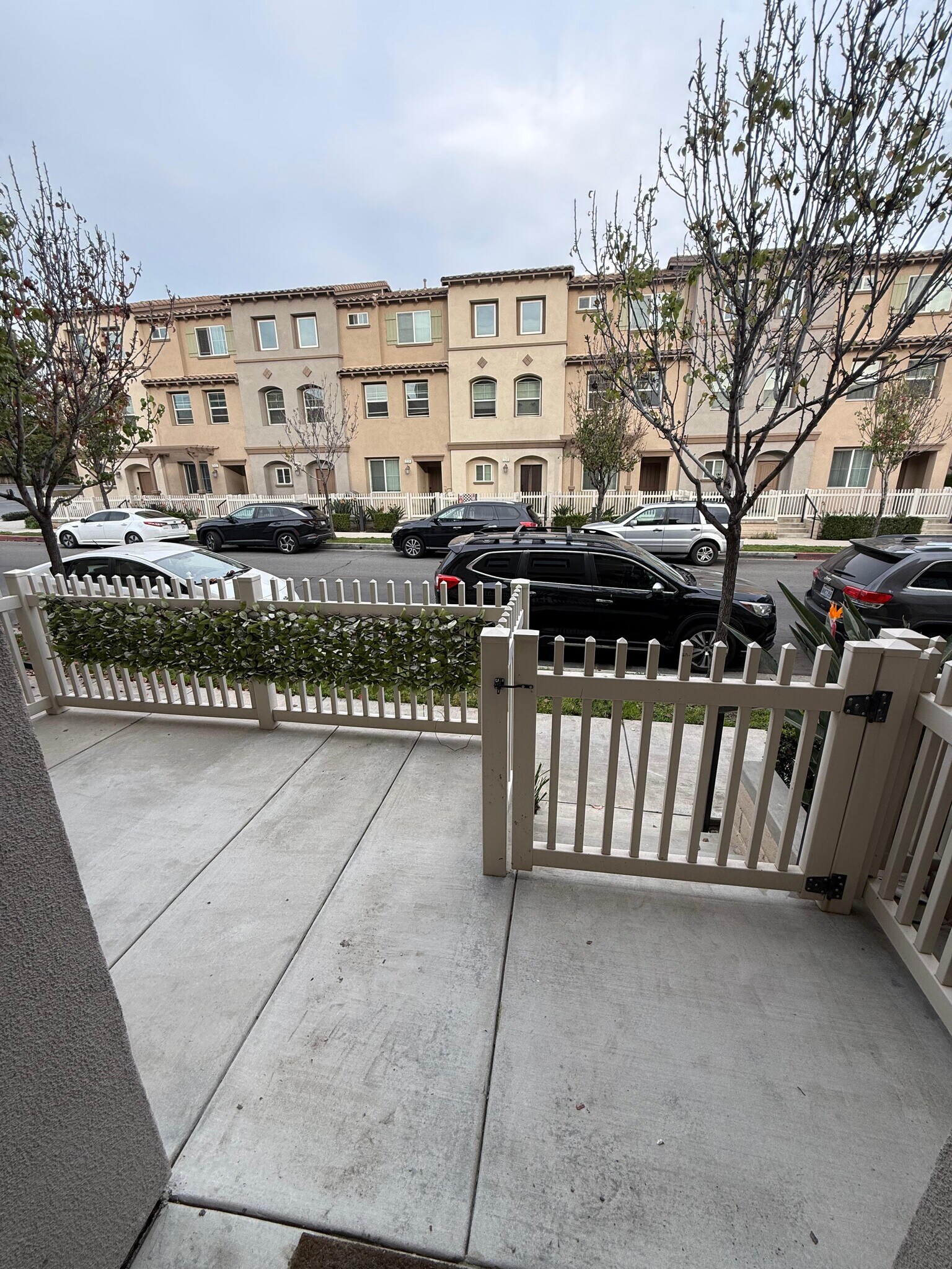 Building Photo - 335 N Fenimore Ave