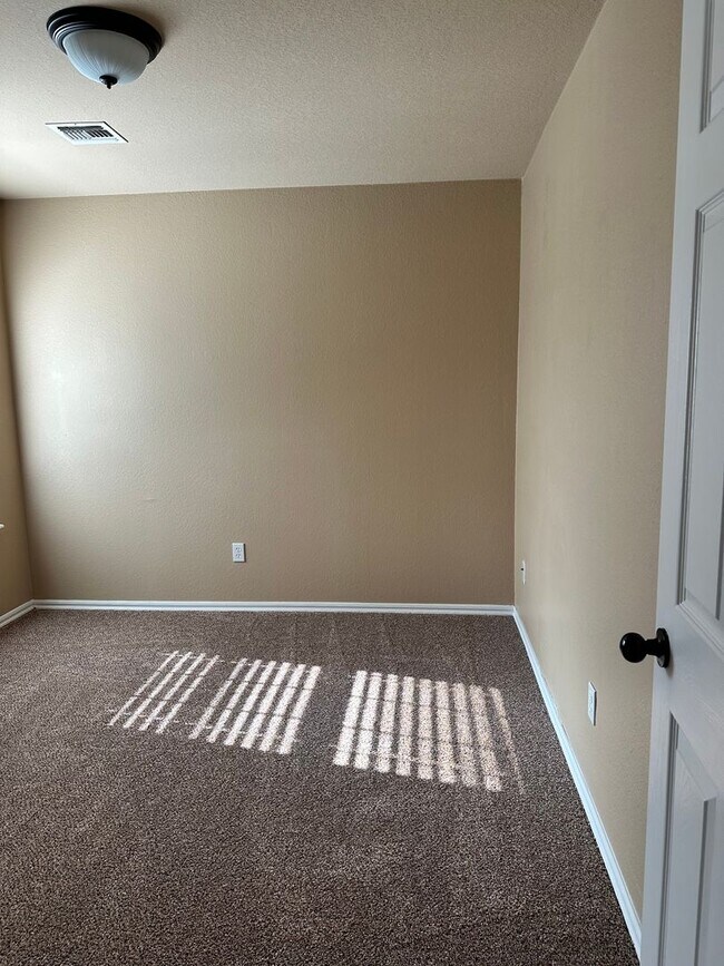 Building Photo - Beautiful home located in the Waterstone area! NO PETS!