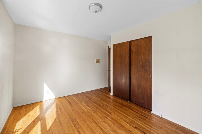 Building Photo - 1109 Brittany Pkwy