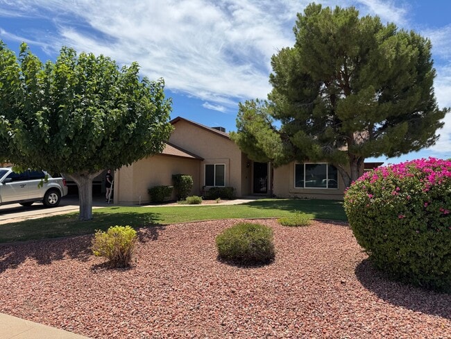 Building Photo - 7249 W Sunnyside Dr