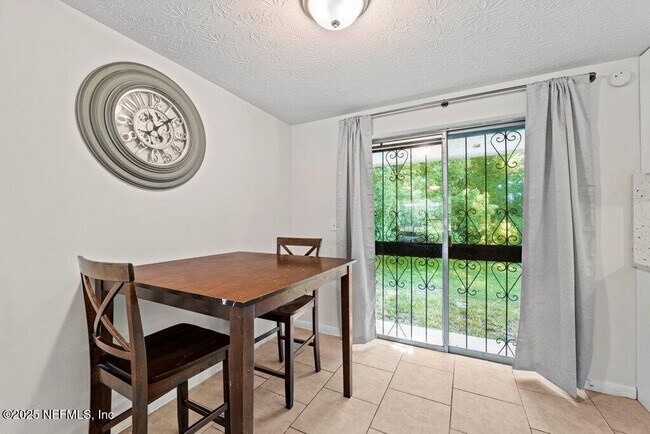 Building Photo - 4504 Lincrest Dr S