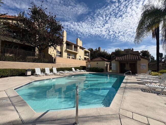 Building Photo - Modern 2BD/2BA San Marcos Condo w/ In-Unit...