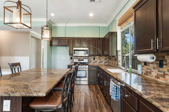 Building Photo - Elegant 4 Bed/2 Bath Home In Desirable North Shore Community!