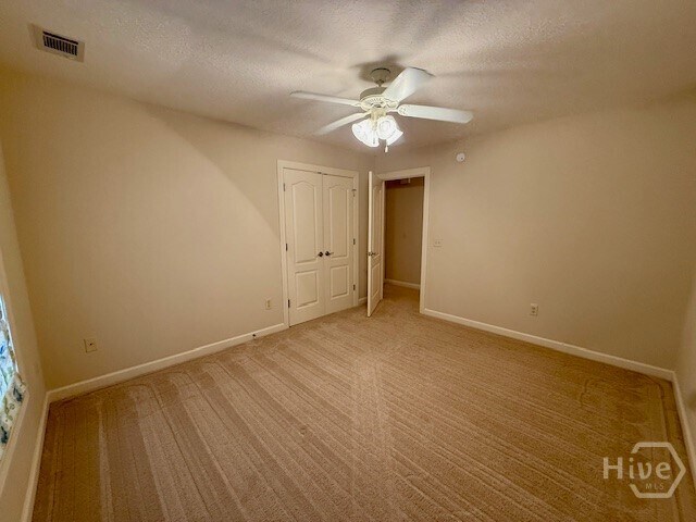 Building Photo - 204 Oak Branch Ct