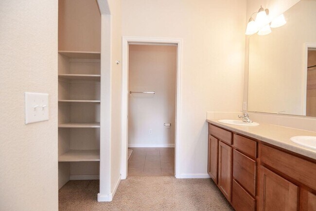 Building Photo - 2421 Owens Ave