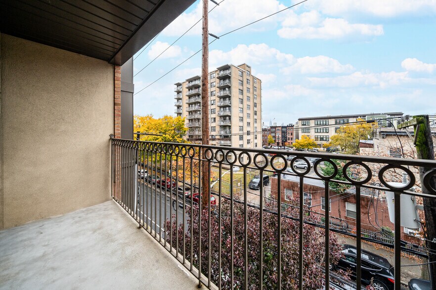 Balcony - 204 Jackson St