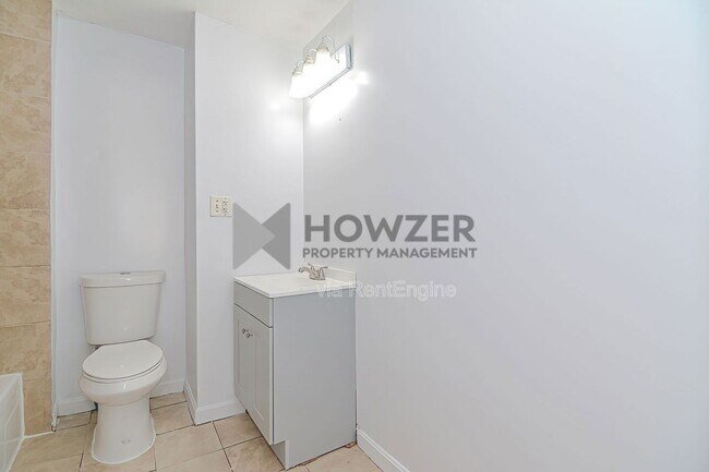 Building Photo - 14 Chester Ave