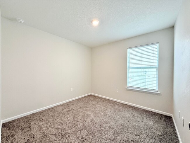 Building Photo - Beautiful 4BR Home with Open Floor Plan & Fully Fenced Backyard