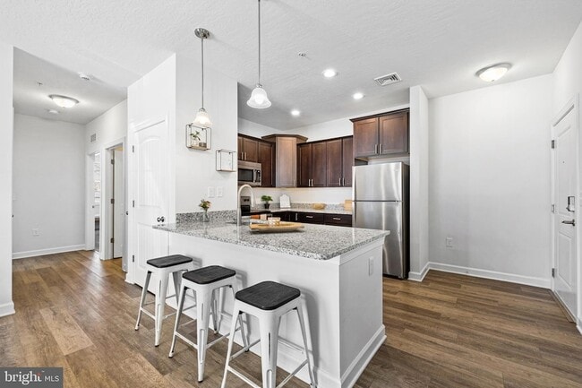 Building Photo - 1010 Admiral Ln