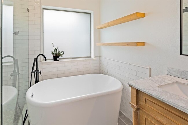 Building Photo - 1816 White Indigo Trail