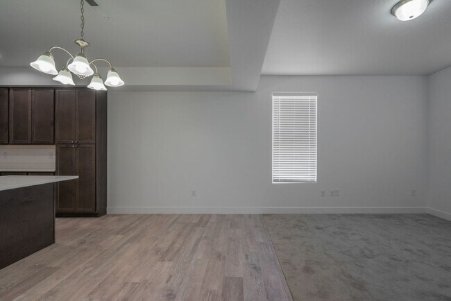 Building Photo - Well Maintained, 3 Bedroom and 2.5 Bathroom Townhome in Desert Color! Internet Included!