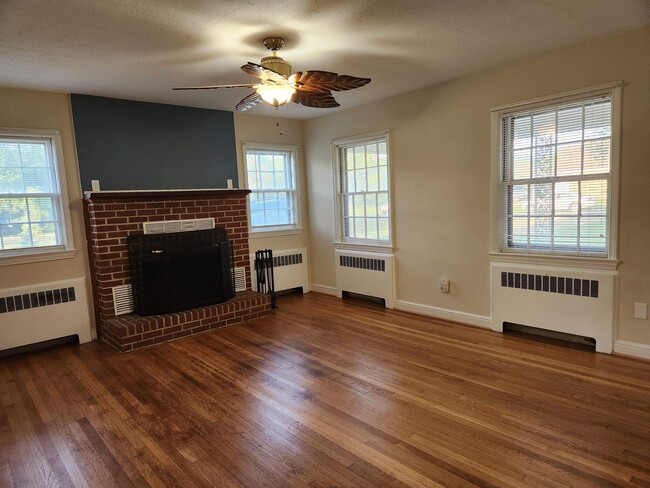 Building Photo - 9577 Shenandoah Dr