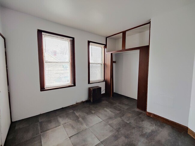 Building Photo - *Spacious 2BD/1BA Single-Family Home Available in Oakland*