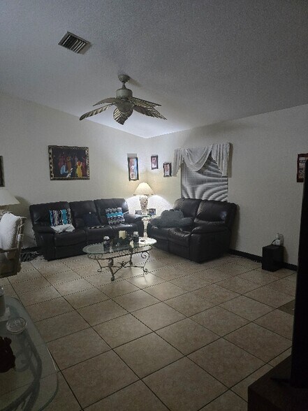 Building Photo - 17351 Metcalf Ave