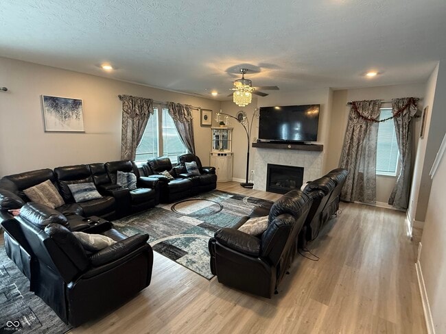 Building Photo - 8754 Laurelton Pl